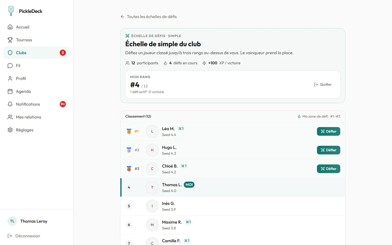 Échelle de défis vue par un joueur : son rang, le classement du club et les boutons pour défier les trois joueurs au-dessus de lui