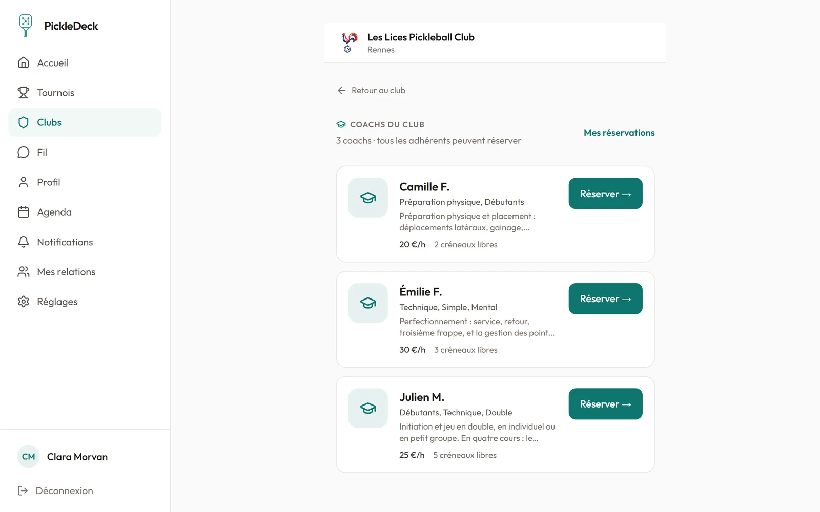 Espace du club dans l'application, liste des coachs : spécialités, présentation, tarif horaire indicatif, créneaux libres et bouton Réserver