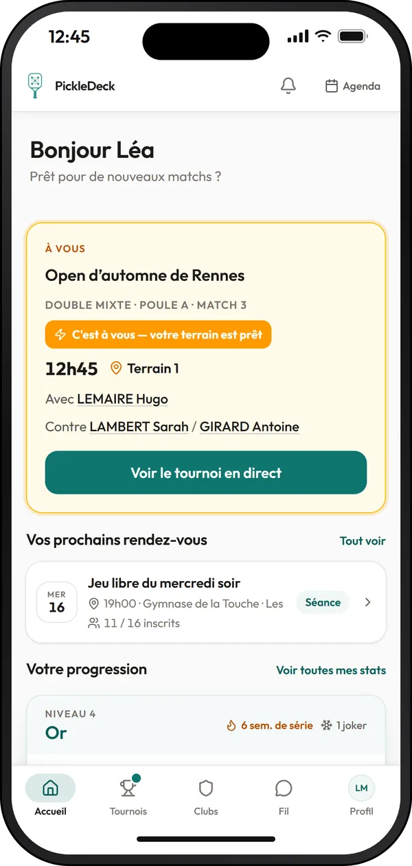 Accueil de l'application le jour du tournoi : la carte À vous annonce C'est à vous, votre terrain est prêt, à 12h45 sur le terrain 1, avec le partenaire et les adversaires